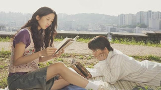 Seni Merelakan, Drakor Once We Were Us Menggambarkan Kedewasaan Pasca Perpisahan