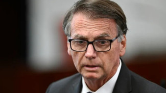 Brasil Cabut Visa Penasehat Trump yang Minta Kunjungi Bolsonaro di Penjara
