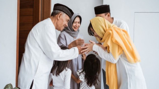Silaturahmi dan Batasan, Lebaran Ajarkan Anak Tetap Nyaman di Tengah Pertanyaan ‘Klasik’ Dari Keluarga