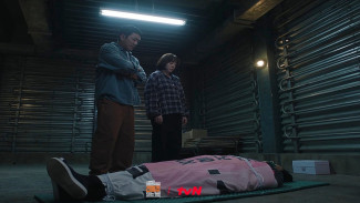 Ha Jung Woo Terkejut Lihat Sisi Dingin Im Soo Jung di “Mad Concrete Dreams” Usai Insiden Penusukan
