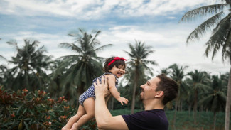 Dear Ayah, Jangan Lewatkan 4 Fase Ini Kalau Ingin Selalu Dekat dengan Putrimu