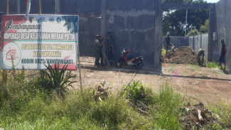 Target 90 Hari Proyek KDMP Bajulmati Meleset, Personil Yonif TP Tulungagung Diterjunkan