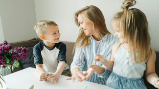 Benarkah Setiap Orang Tua Pasti Punya Anak Favorit? Simak Faktanya