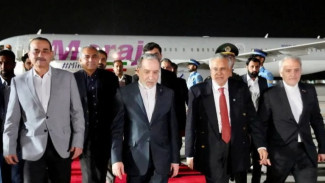 Menteri Luar Iran Tinggalkan Pakistan Menuju Rusia Lanjutkan Negosiasi