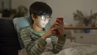 Bantu Anak Lepas dari Kecanduan Nonton Video Pendek, Ini 7 Cara yang Bisa Dicoba Orang Tua