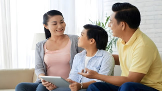 Kenapa Anak Enggan Bercerita? Ini Cara Mengatasinya