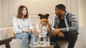 Ayah Jangan Memperkeruh Situasi! Ini Cara Menyikapi Ibu yang Sedang Emosi di Depan Anak