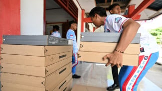 Peningkatan Akses Telekomunikasi di Perbatasan Negara, Presiden Prabowo Bagikan Starlink dan Handphone