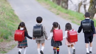 Mengapa Anak-anak di Negeri Sakura Tumbuh Mandiri dan Penuh Empati?