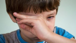 Sering Bilang “Udah Jangan Nangis”? Hati-hati, Anak Bisa Sulit Memahami Emosinya