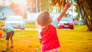 Scaffold Parenting, Cara Mendampingi Anak agar Mandiri Tanpa Terlalu Mengatur