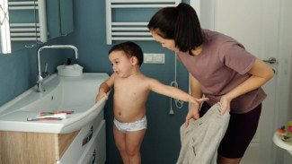 Kapan Sih Anak Mulai Boleh Transisi dari Minyak Telon ke Minyak Kayu Putih?