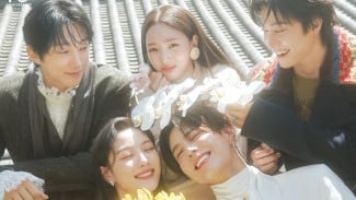 Teaser Rilis, Lima Pemeran Utama Love in the Moonlight Reuni di Variety Show Spesial 10 Tahun