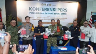 TNI AL dan Bea Cukai Gagalkan Penyelundupan Serbuk Emas Senilai Rp2,9 Miliar