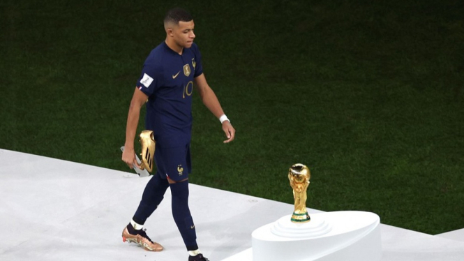 Kylian Mbappe meraih sepatu emas pada Piala Dunia Qatar 2022.