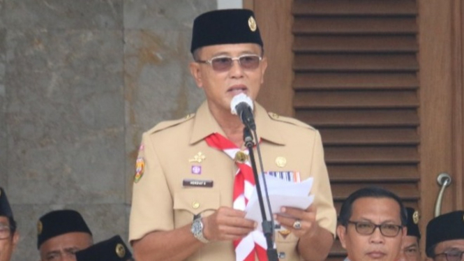 Bupati Ciamis Herdiat sunarya saat melepas peserta Saka Amal Bakti.