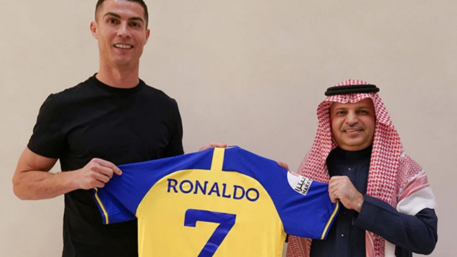 Cristiano Ronaldo resmi bergabung dengan Klub Al Nassr.