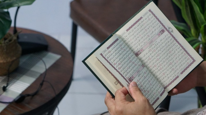 6 Kegiatan Ngabuburit Ramadhan, salah satunya baca Al Quran.