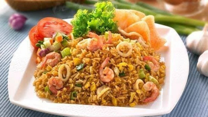 Resep Nasi Goreng Seafood gurih dan lezat.