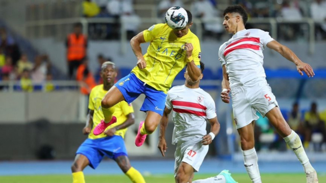 Cristiano Roaldo cetak gol lewat sundulan saat kontra Zamalek.