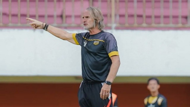 Jan Olde Riekerink, pelatih Dewa United.