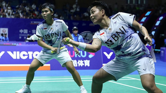 Siti Fadia dan Apriyani Rahayu saat berlaga di China Open 2023.