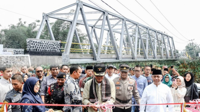 Bupati Ciamis, Herdiat Suanrya resmikan Jembatan Ampera, Banjaranyar.
