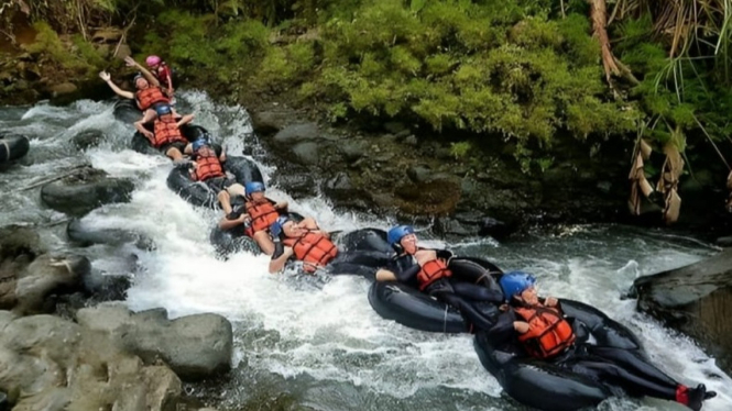 River Tubing Cadas Ngampar, destinasi wisata adrenalin di Ciamis.