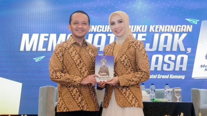 Mentri ESDM RI, Bahlil Lahadalia bersama istri, Sri Suparni.