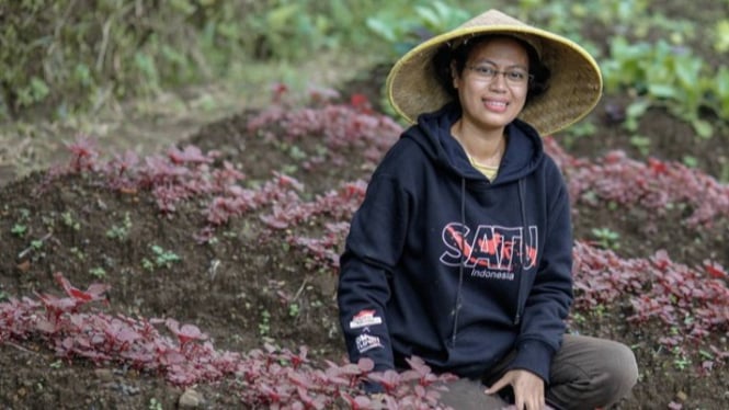 Maya Stolastika Boleng, lulusan sastra yangsukses jadi petani organik.