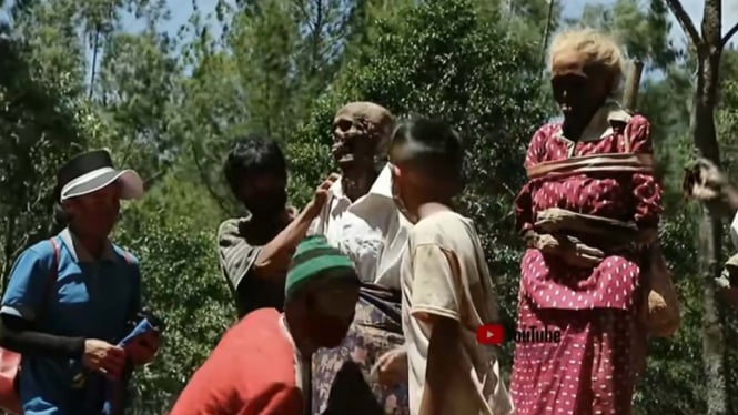 Tradisi Ma'nene, Ritual Mengganti Pakaian Mayat di Toraja.