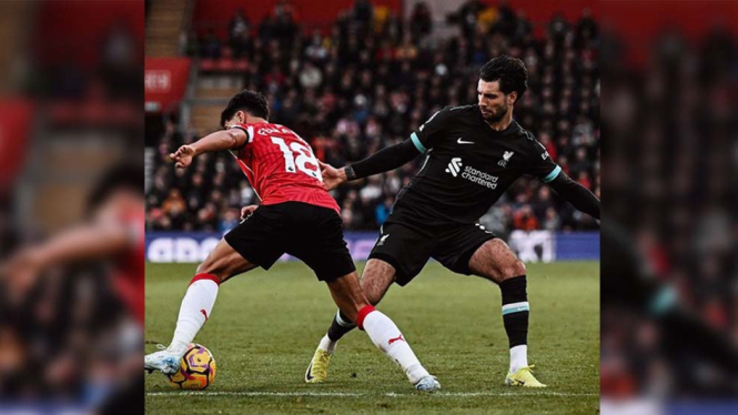 Dominik Szoboszlai mengahadang pemain Southampton.