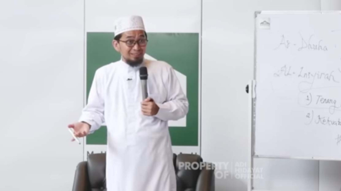 Ustadz Adi Hidayat dalam kajian terkait Doa Nabi Ayyub.