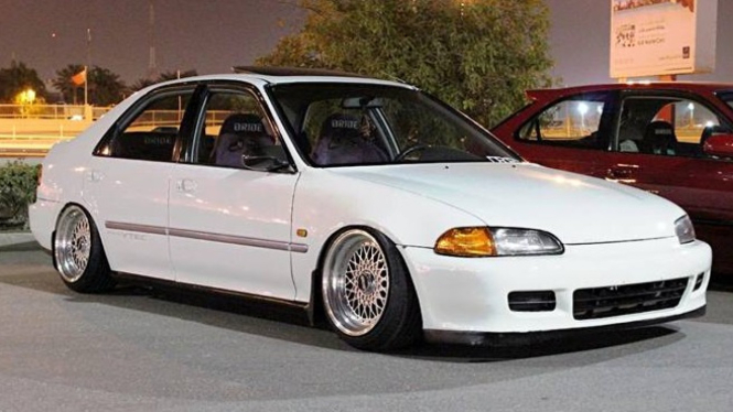 Mobil sedan Honda Civic Genio 1995.