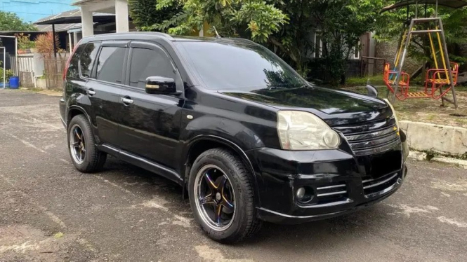 Nissan X-Trail T31 (2009) - SUV Pejabat dengan Desain Mewah.