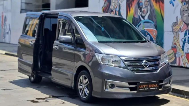 Nissan Serena C26 HWS A/T 2013, mobil MPV mewah dibawah Rp100 jutaan.