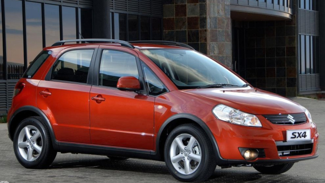 Suzuki SX4 2007 mobil crossover hatchback.