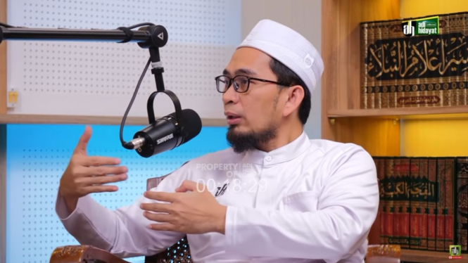 Ustadz Adi Hidayat membahas Cryptocurrency dan Blockchain.