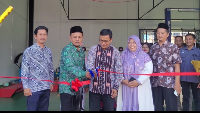 Launching Business Center Muhaka Auto di SMK Muhammadiyah Kawali.