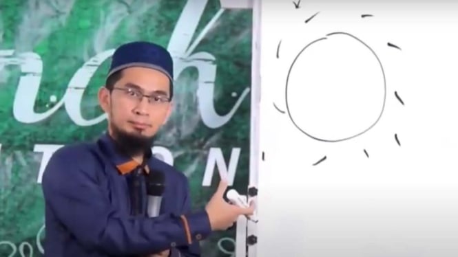 Adi Hidayat jelaskan penyebab penentuan awal Ramadan berbeda.