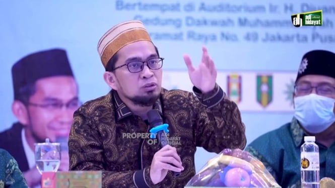 Ustadz Adi Hidayat Sampaikan Amalan Utama Ramadan.