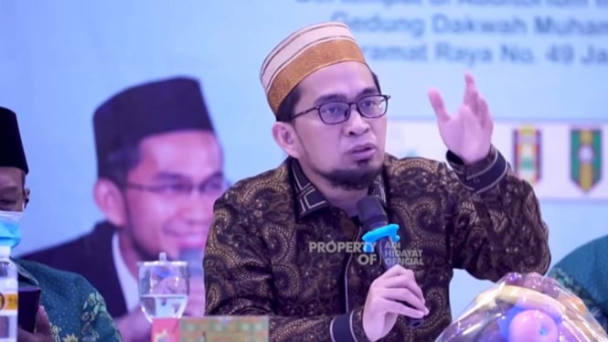 Ustadz Adi Hidayat dalam kajian terkait Ramadan.