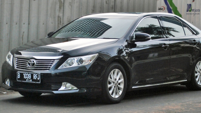 Toyota Camry XV50, Sedan Sporty-Elegan.