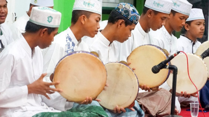 Hukum Memainkan Rebana di Masjid: Sunnah, Mubah, atau Terlarang?