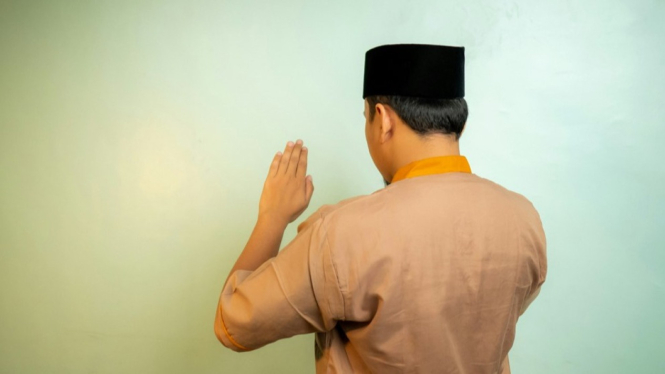 Ilustrasi Syarat Menjadi Imam Salat.
