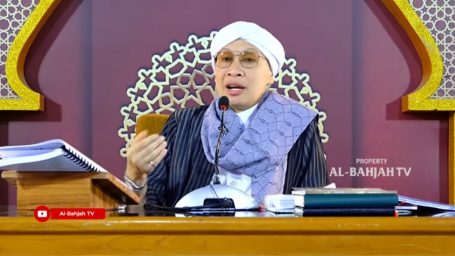 Buya Yahya menjelaskan tentang fikih azan.
