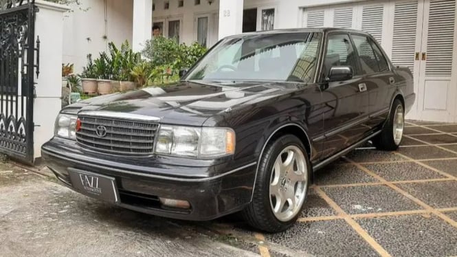 Toyota Crown Royal Saloon 1995, Sedan Mewah Jepang Rp40 Jutaan.