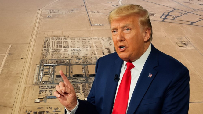 Trump menuding dua media isebagai "penyebar berita palsu".
