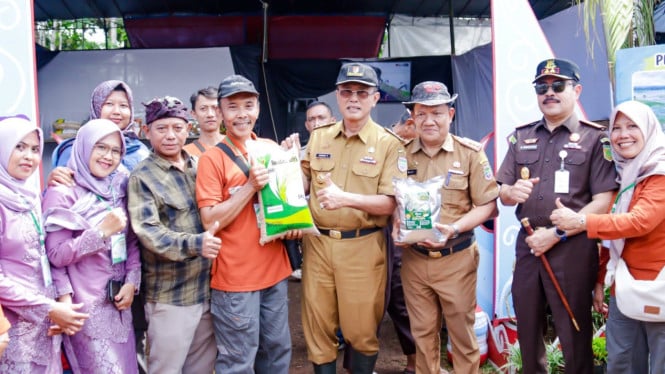 Bupati Ciamis mengunjungi stand EXPO KTNA.