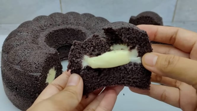 Resep Bolu Ketan Hitam Isi Keju Lumer Viral.